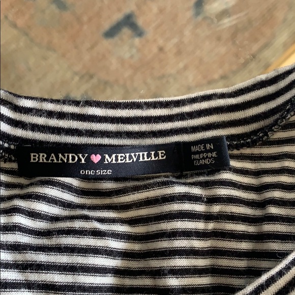 Brandy Melville black and white crop top tee - Picture 5 of 7